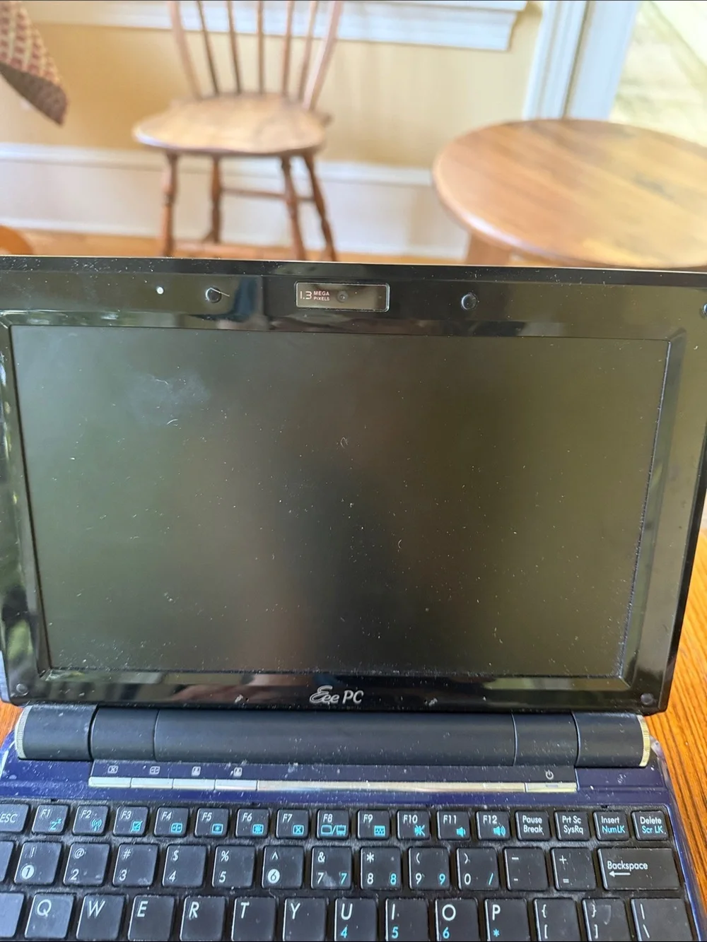 Asus Eee PC 1000HE Compact Laptop in Dark Blue and Black